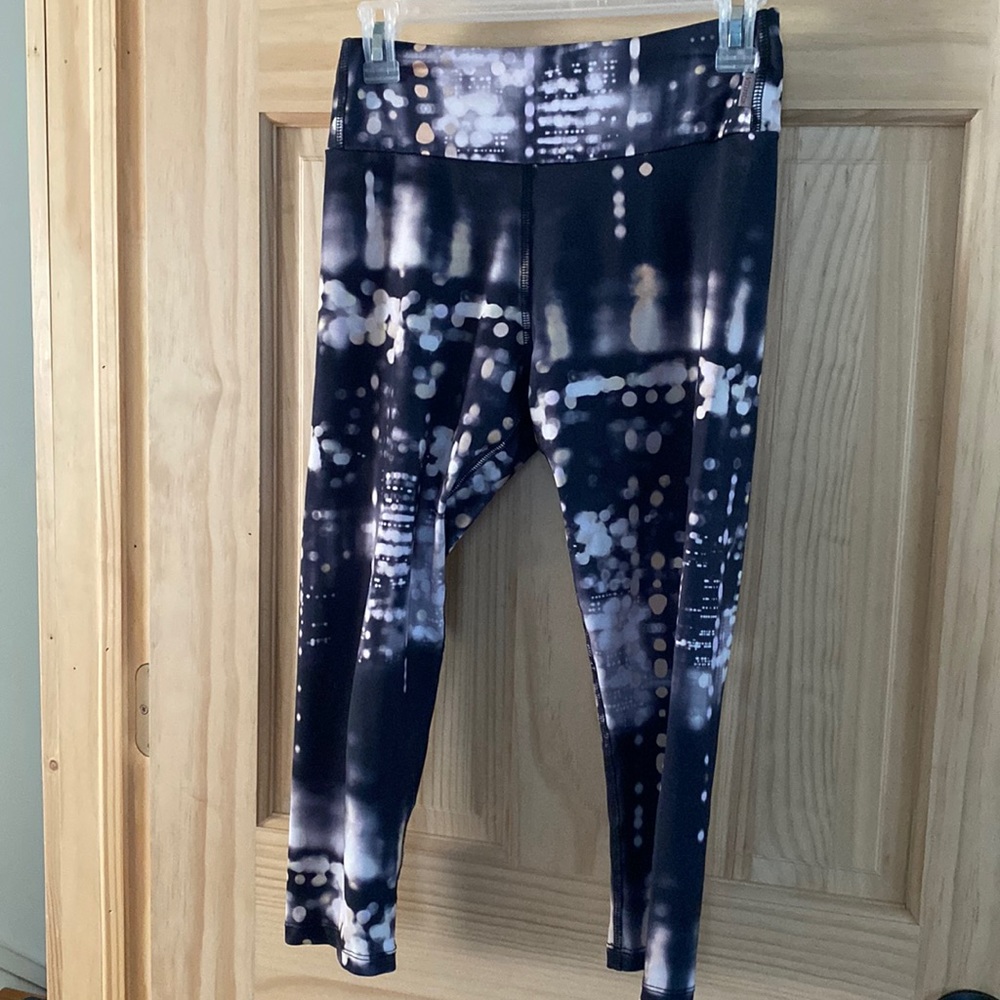 City lights upper mid calf length exercise bottoms